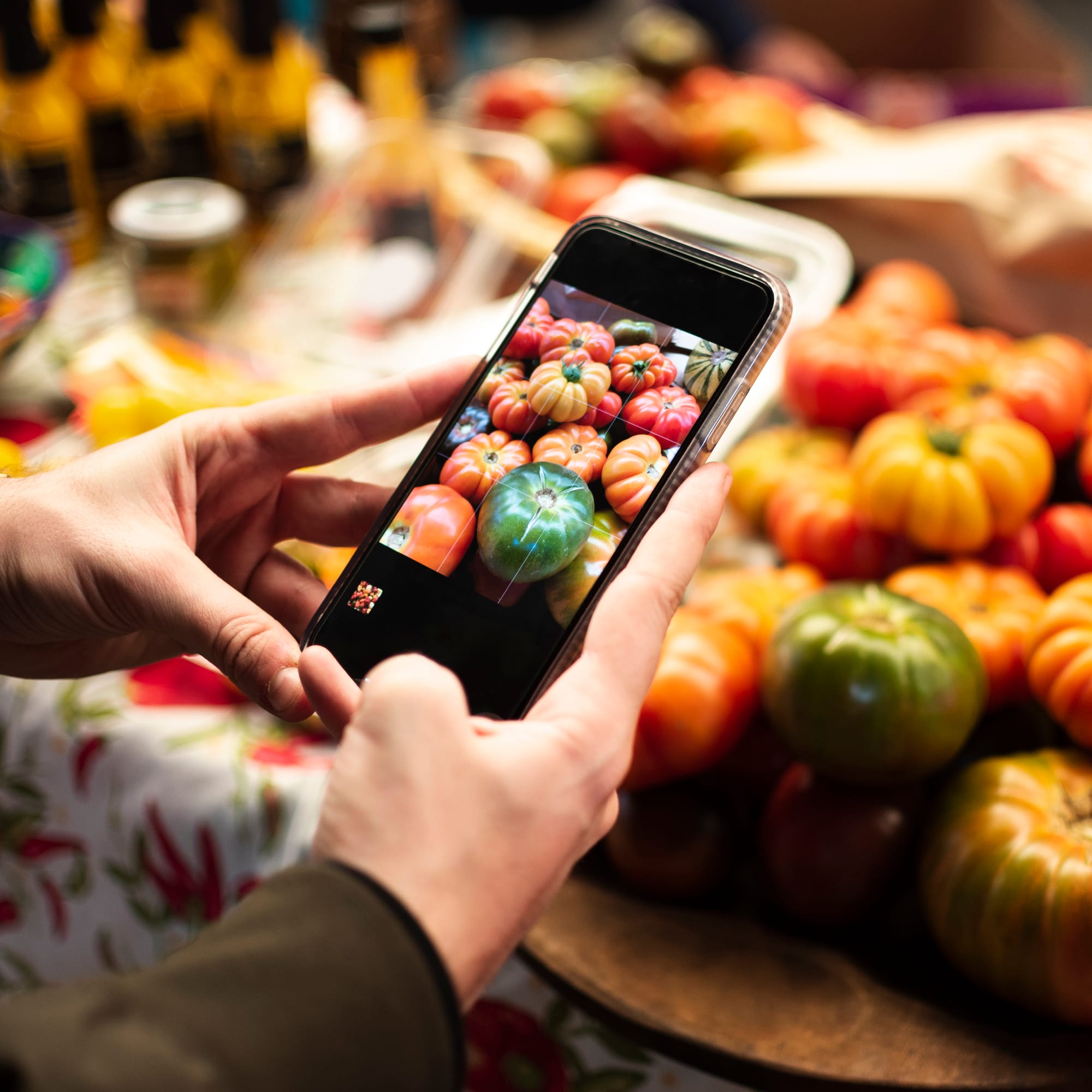 Food Vessel vs. Traditional Marketplaces: A Comprehensive Comparison